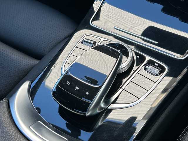 メルセデス・ベンツ Ｃ１８０ ローレウスエディション 埼玉県 2017(平29)年 1.7万km イリジウムシルバー 純正ナビ/フルセグ/DVD/CD/BT/USB/SD/前後ドライブレコーダー　/バックカメラ/ＥＴＣ　/前席シートヒーター　/前席パワーシート　/アイドリングストップ　/パドルシフト　/ステアリングパイロット　/レーンキープアシスト　/ＢＳＭ　/ステアリングスイッチ/横滑り防止/クリアランスソナー/アクティブブレーキアシスト/スマートキー２本　/保証書　/取扱説明書