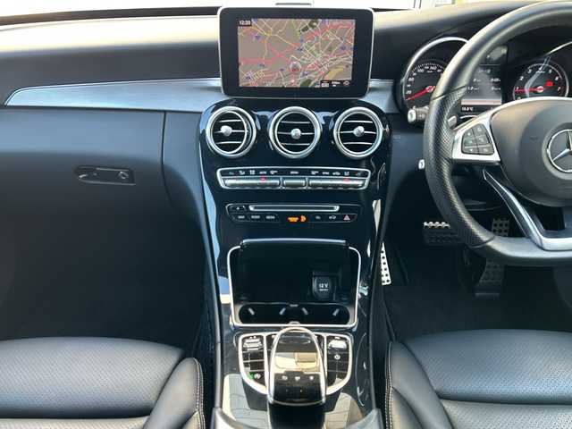 メルセデス・ベンツ Ｃ１８０ ローレウスエディション 埼玉県 2017(平29)年 1.7万km イリジウムシルバー 純正ナビ/フルセグ/DVD/CD/BT/USB/SD/前後ドライブレコーダー　/バックカメラ/ＥＴＣ　/前席シートヒーター　/前席パワーシート　/アイドリングストップ　/パドルシフト　/ステアリングパイロット　/レーンキープアシスト　/ＢＳＭ　/ステアリングスイッチ/横滑り防止/クリアランスソナー/アクティブブレーキアシスト/スマートキー２本　/保証書　/取扱説明書