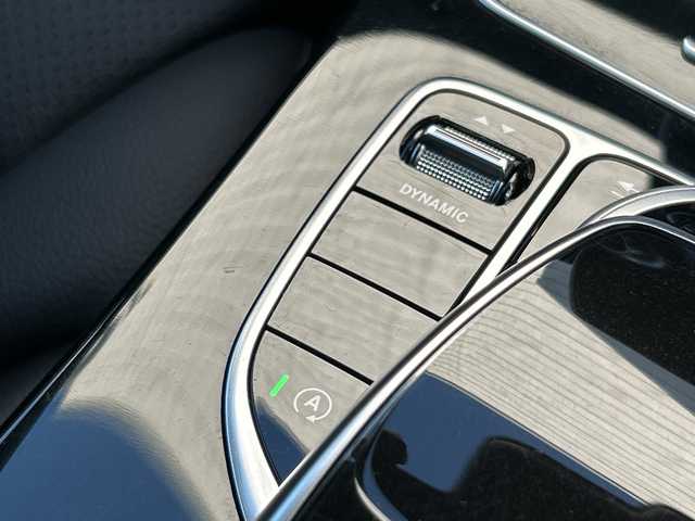 メルセデス・ベンツ Ｃ１８０ ローレウスエディション 埼玉県 2017(平29)年 1.7万km イリジウムシルバー 純正ナビ/フルセグ/DVD/CD/BT/USB/SD/前後ドライブレコーダー　/バックカメラ/ＥＴＣ　/前席シートヒーター　/前席パワーシート　/アイドリングストップ　/パドルシフト　/ステアリングパイロット　/レーンキープアシスト　/ＢＳＭ　/ステアリングスイッチ/横滑り防止/クリアランスソナー/アクティブブレーキアシスト/スマートキー２本　/保証書　/取扱説明書