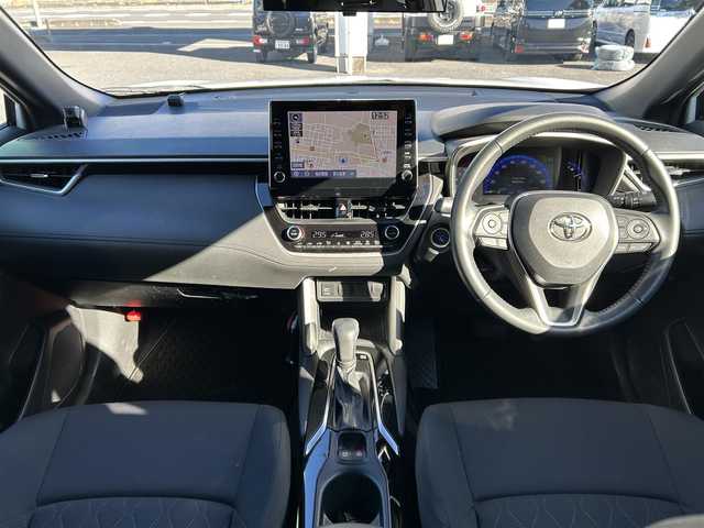 トヨタ カローラ クロス ハイブリッド S 埼玉県 2023(令5)年 2.8万km プラチナホワイトパールマイカ 純正ナビ/　(Bluetooth/DVD/USB/Miracast/FM/AM)/フルセグテレビ/全方位カメラ/ビルトインETC2.0/前方ドライブレコーダー/レーダークルーズコントロール/ブラインドスポットモニター/衝突被害軽減ブレーキ/車線逸脱警報/クリアランスソナー/電子パーキングシステム/ブレーキホールド/オートハイビーム/オートLEDライト/プッシュスタート/純正フロアマット/純正17インチアルミホイール