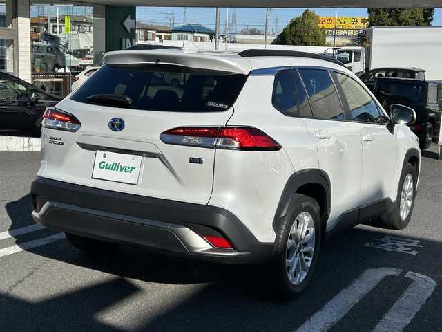 トヨタ カローラ クロス ハイブリッド S 埼玉県 2023(令5)年 2.8万km プラチナホワイトパールマイカ 純正ナビ/　(Bluetooth/DVD/USB/Miracast/FM/AM)/フルセグテレビ/全方位カメラ/ビルトインETC2.0/前方ドライブレコーダー/レーダークルーズコントロール/ブラインドスポットモニター/衝突被害軽減ブレーキ/車線逸脱警報/クリアランスソナー/電子パーキングシステム/ブレーキホールド/オートハイビーム/オートLEDライト/プッシュスタート/純正フロアマット/純正17インチアルミホイール