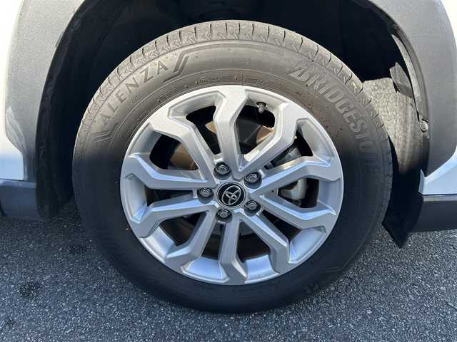 トヨタ カローラ クロス ハイブリッド S 埼玉県 2023(令5)年 2.8万km プラチナホワイトパールマイカ 純正ナビ/　(Bluetooth/DVD/USB/Miracast/FM/AM)/フルセグテレビ/全方位カメラ/ビルトインETC2.0/前方ドライブレコーダー/レーダークルーズコントロール/ブラインドスポットモニター/衝突被害軽減ブレーキ/車線逸脱警報/クリアランスソナー/電子パーキングシステム/ブレーキホールド/オートハイビーム/オートLEDライト/プッシュスタート/純正フロアマット/純正17インチアルミホイール