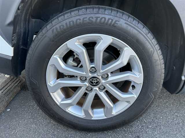 トヨタ カローラ クロス ハイブリッド S 埼玉県 2023(令5)年 2.8万km プラチナホワイトパールマイカ 純正ナビ/　(Bluetooth/DVD/USB/Miracast/FM/AM)/フルセグテレビ/全方位カメラ/ビルトインETC2.0/前方ドライブレコーダー/レーダークルーズコントロール/ブラインドスポットモニター/衝突被害軽減ブレーキ/車線逸脱警報/クリアランスソナー/電子パーキングシステム/ブレーキホールド/オートハイビーム/オートLEDライト/プッシュスタート/純正フロアマット/純正17インチアルミホイール