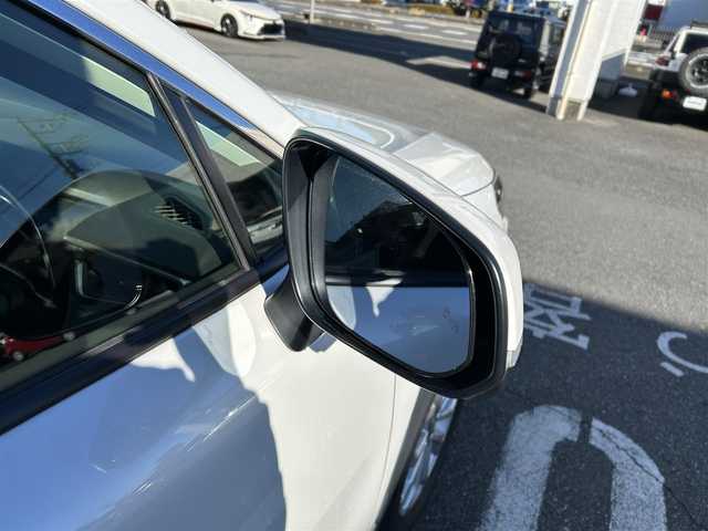 トヨタ カローラ クロス ハイブリッド S 埼玉県 2023(令5)年 2.8万km プラチナホワイトパールマイカ 純正ナビ/　(Bluetooth/DVD/USB/Miracast/FM/AM)/フルセグテレビ/全方位カメラ/ビルトインETC2.0/前方ドライブレコーダー/レーダークルーズコントロール/ブラインドスポットモニター/衝突被害軽減ブレーキ/車線逸脱警報/クリアランスソナー/電子パーキングシステム/ブレーキホールド/オートハイビーム/オートLEDライト/プッシュスタート/純正フロアマット/純正17インチアルミホイール