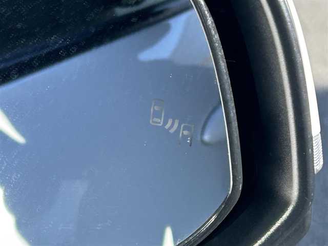 トヨタ カローラ クロス ハイブリッド S 埼玉県 2023(令5)年 2.8万km プラチナホワイトパールマイカ 純正ナビ/　(Bluetooth/DVD/USB/Miracast/FM/AM)/フルセグテレビ/全方位カメラ/ビルトインETC2.0/前方ドライブレコーダー/レーダークルーズコントロール/ブラインドスポットモニター/衝突被害軽減ブレーキ/車線逸脱警報/クリアランスソナー/電子パーキングシステム/ブレーキホールド/オートハイビーム/オートLEDライト/プッシュスタート/純正フロアマット/純正17インチアルミホイール