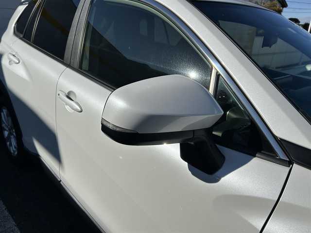 トヨタ カローラ クロス ハイブリッド S 埼玉県 2023(令5)年 2.8万km プラチナホワイトパールマイカ 純正ナビ/　(Bluetooth/DVD/USB/Miracast/FM/AM)/フルセグテレビ/全方位カメラ/ビルトインETC2.0/前方ドライブレコーダー/レーダークルーズコントロール/ブラインドスポットモニター/衝突被害軽減ブレーキ/車線逸脱警報/クリアランスソナー/電子パーキングシステム/ブレーキホールド/オートハイビーム/オートLEDライト/プッシュスタート/純正フロアマット/純正17インチアルミホイール