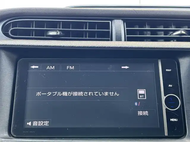 トヨタ アクア G 熊本県 2013(平25)年 10.9万km グレーメタリック 純正SDナビ(NHZD-W62G)/【フルセグTV/SD/HDD/CD/DVD/Bluetooth】/バックカメラ/コーナーセンサー(後ろ)/前席シートヒーター/オートLEDライト/社外16インチアルミホイール/ETC/ドライブレコーダー/横滑り防止装置/盗難防止装置/純正フロアマット/プッシュスタート/スマートキー/ステアリングスイッチ/ベンチシート/取扱説明書/保証書