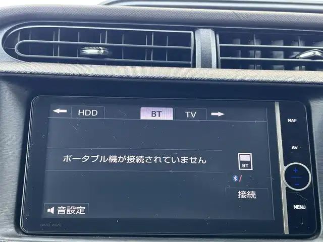 トヨタ アクア G 熊本県 2013(平25)年 10.9万km グレーメタリック 純正SDナビ(NHZD-W62G)/【フルセグTV/SD/HDD/CD/DVD/Bluetooth】/バックカメラ/コーナーセンサー(後ろ)/前席シートヒーター/オートLEDライト/社外16インチアルミホイール/ETC/ドライブレコーダー/横滑り防止装置/盗難防止装置/純正フロアマット/プッシュスタート/スマートキー/ステアリングスイッチ/ベンチシート/取扱説明書/保証書