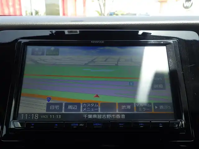 ホンダ フィット e:HEVホーム 千葉県 2023(令5)年 3.4万km フィヨルドミストパール ホンダセンシング/・衝突軽減ブレーキ（CMBS）/・車線維持支援システム（LKAS）/・アダプティブクルーズコントロール（ACC）/・後方誤発進抑制機能/・誤発進抑制機能/社外メモリーナビ/【CD再生機能　Bluetooth接続】/バックカメラ/ドライブレコーダー/革巻きステアリング/ステアリングスイッチ/ハーフレザーシート/ETC/LEDヘッドライト/ウインカーミラー/コーナーセンサー/サイド/カーテンエアバッグ/Honda スマートキー