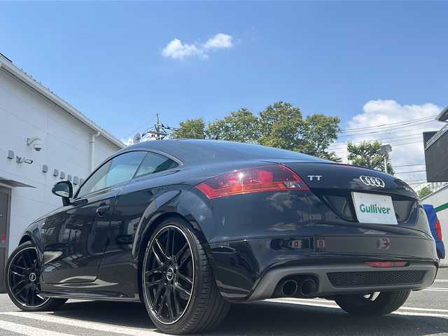 アウディ ＴＴクーペ 1．8 TFSI Sライン 東京都 2014(平26)年 8.7万km ファントムブラックパールエフェクト 純正ナビ/（フルセグ・Bluetooth・USB）/リトラクタブルリヤスポイラー/エレクトロメカニカルパワーステアリング/エレクトロニックスタビリゼーションコントロール/純正フロアマット/純正19インチアルミ/MTモード付AT/パドルシフト/オートライト/HIDライト/リモコンキー/スペアキー/ETC/保証書/取説書