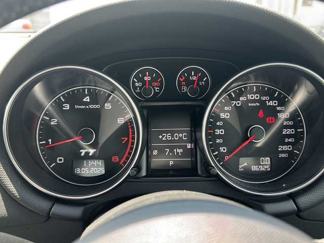 アウディ ＴＴクーペ 1．8 TFSI Sライン 東京都 2014(平26)年 8.7万km ファントムブラックパールエフェクト 純正ナビ/（フルセグ・Bluetooth・USB）/リトラクタブルリヤスポイラー/エレクトロメカニカルパワーステアリング/エレクトロニックスタビリゼーションコントロール/純正フロアマット/純正19インチアルミ/MTモード付AT/パドルシフト/オートライト/HIDライト/リモコンキー/スペアキー/ETC/保証書/取説書