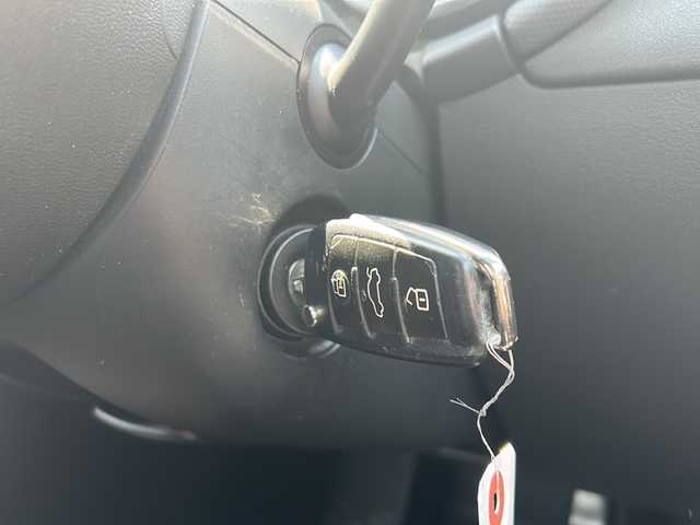 アウディ ＴＴクーペ 1．8 TFSI Sライン 東京都 2014(平26)年 8.7万km ファントムブラックパールエフェクト 純正ナビ/（フルセグ・Bluetooth・USB）/リトラクタブルリヤスポイラー/エレクトロメカニカルパワーステアリング/エレクトロニックスタビリゼーションコントロール/純正フロアマット/純正19インチアルミ/MTモード付AT/パドルシフト/オートライト/HIDライト/リモコンキー/スペアキー/ETC/保証書/取説書