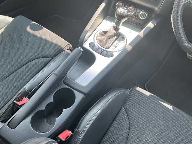 アウディ ＴＴクーペ 1．8 TFSI Sライン 東京都 2014(平26)年 8.7万km ファントムブラックパールエフェクト 純正ナビ/（フルセグ・Bluetooth・USB）/リトラクタブルリヤスポイラー/エレクトロメカニカルパワーステアリング/エレクトロニックスタビリゼーションコントロール/純正フロアマット/純正19インチアルミ/MTモード付AT/パドルシフト/オートライト/HIDライト/リモコンキー/スペアキー/ETC/保証書/取説書