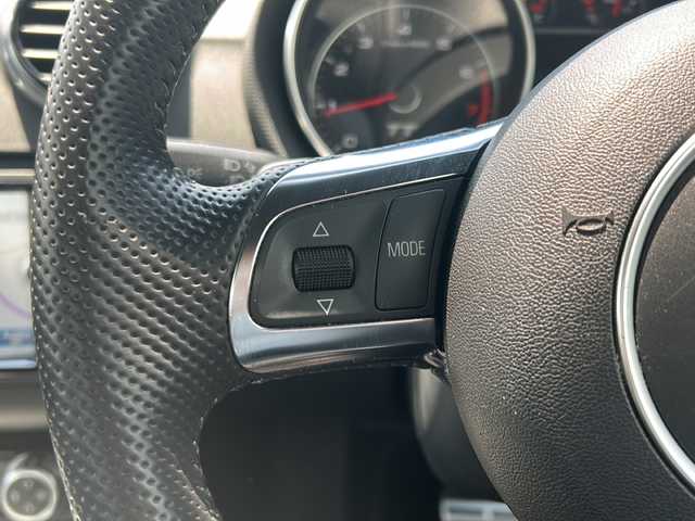 アウディ ＴＴクーペ 1．8 TFSI Sライン 東京都 2014(平26)年 8.7万km ファントムブラックパールエフェクト 純正ナビ/（フルセグ・Bluetooth・USB）/リトラクタブルリヤスポイラー/エレクトロメカニカルパワーステアリング/エレクトロニックスタビリゼーションコントロール/純正フロアマット/純正19インチアルミ/MTモード付AT/パドルシフト/オートライト/HIDライト/リモコンキー/スペアキー/ETC/保証書/取説書