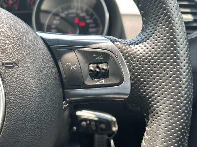 アウディ ＴＴクーペ 1．8 TFSI Sライン 東京都 2014(平26)年 8.7万km ファントムブラックパールエフェクト 純正ナビ/（フルセグ・Bluetooth・USB）/リトラクタブルリヤスポイラー/エレクトロメカニカルパワーステアリング/エレクトロニックスタビリゼーションコントロール/純正フロアマット/純正19インチアルミ/MTモード付AT/パドルシフト/オートライト/HIDライト/リモコンキー/スペアキー/ETC/保証書/取説書