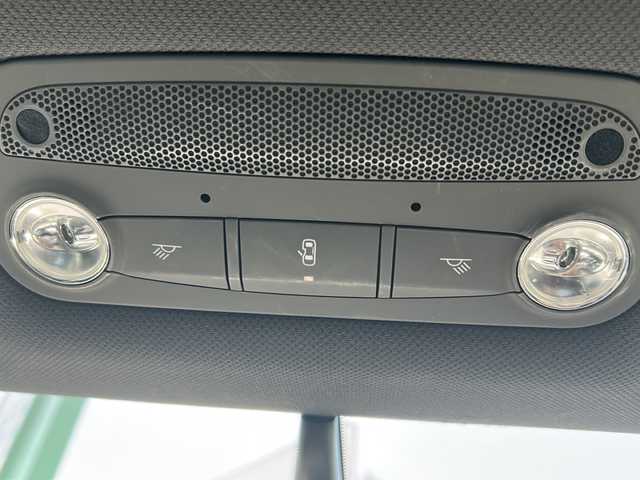 アウディ ＴＴクーペ 1．8 TFSI Sライン 東京都 2014(平26)年 8.7万km ファントムブラックパールエフェクト 純正ナビ/（フルセグ・Bluetooth・USB）/リトラクタブルリヤスポイラー/エレクトロメカニカルパワーステアリング/エレクトロニックスタビリゼーションコントロール/純正フロアマット/純正19インチアルミ/MTモード付AT/パドルシフト/オートライト/HIDライト/リモコンキー/スペアキー/ETC/保証書/取説書