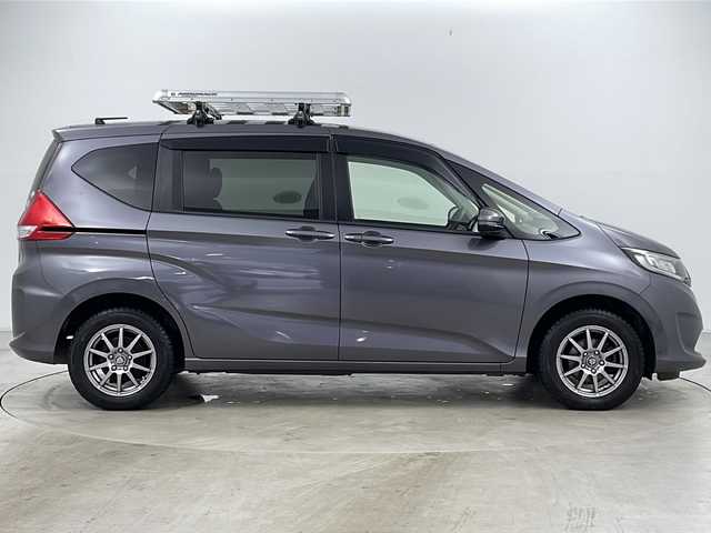 ホンダ フリード G ホンダセンシング 道央・札幌 2018(平30)年 5.4万km モダンスティールM ・4WD/・純正ナビ/CD/DVD/BT/・フルセグTV/・バックカメラ/・ホンダセンシング/　衝突軽減ブレーキ/　誤発進抑制/　アダプティブクルーズコントロール/　車線維持支援/　歩行者事故低減ステアリング/　路外逸脱抑制/　先行車発進お知らせ/　標識認識/・純正エンジンスターター /・ビルトインETC/・前席シートヒーター /・アイドリングストップ/・社外ルーフデッキ/・社外LEDヘッドライト/・社外レーダー/・後席シェード/・スペアキー/・15インチ社外AW冬タイヤ/・積込夏タイヤ/・取扱説明書/・保証書