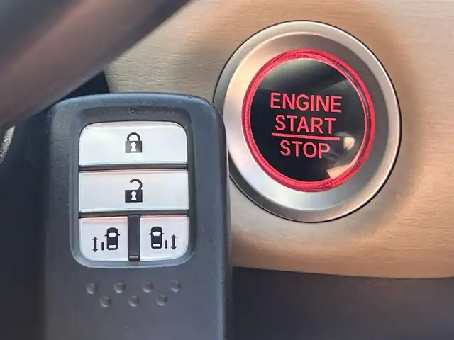 ホンダ フリード G ホンダセンシング 秋田県 2018(平30)年 5.4万km モダンスティールM ４WD/両側パワースライドドア/ホンダセンシング/衝突軽減システム/LEDヘッドライト/純正メモリナビ/フルセグ/バックカメラ/社外アルミ/スマートキー/アイドリングストップ/プッシュスタート/アダプティブ・クルーズコントロール追従走行有/レーンキープアシスト/ステアリングスイッチ/純正エンジンスターター/前席シートヒーター/ETC/ルーフキャリア/ルーフラック/社外ドアバイザー/ウォークスルー/オートエアコン/ヘッドライトレベライザー/横滑り防止/盗難防止装置/寒冷地仕様/電動格納ウィンカーミラー/保証書/取扱説明書/記録簿/スペアキー1本有