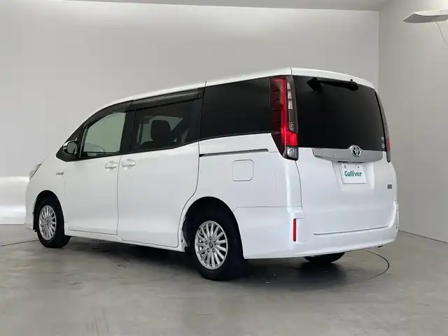トヨタ ノア ハイブリッド G 埼玉県 2014(平26)年 10.4万km ホワイトパールクリスタルシャイン 純正９インチナビ　フリップダウンモニター　バックカメラ　両側パワースライドドア　ビルトインＥＴＣ　ワイヤレス充電　純正アルミ　スマートキー　オートライト　ＬＥＤライト　ＣＤ　ＤＶＤ　地デジフルセグＴＶ