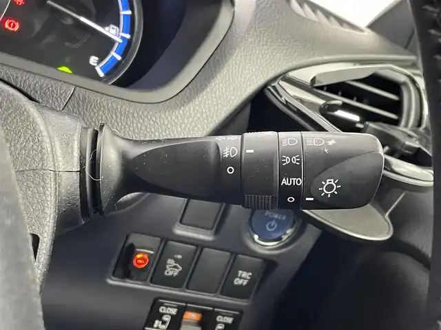 トヨタ ノア ハイブリッド G 埼玉県 2014(平26)年 10.4万km ホワイトパールクリスタルシャイン 純正９インチナビ　フリップダウンモニター　バックカメラ　両側パワースライドドア　ビルトインＥＴＣ　ワイヤレス充電　純正アルミ　スマートキー　オートライト　ＬＥＤライト　ＣＤ　ＤＶＤ　地デジフルセグＴＶ