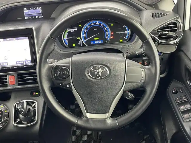 トヨタ ノア ハイブリッド G 埼玉県 2014(平26)年 10.4万km ホワイトパールクリスタルシャイン 純正９インチナビ　フリップダウンモニター　バックカメラ　両側パワースライドドア　ビルトインＥＴＣ　ワイヤレス充電　純正アルミ　スマートキー　オートライト　ＬＥＤライト　ＣＤ　ＤＶＤ　地デジフルセグＴＶ