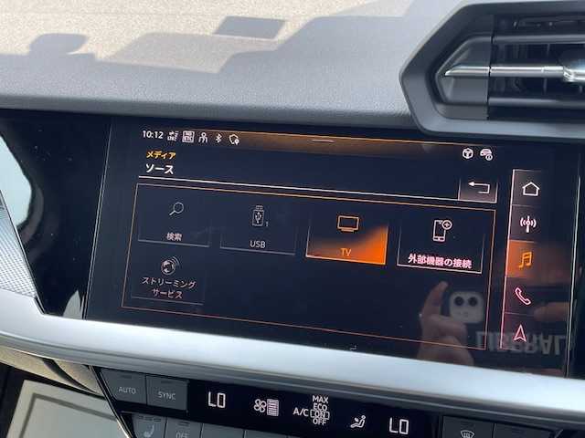 アウディ Ａ３ セダン 40TFSI クワトロ アドバンスド 青森県 2022(令4)年 0.6万km グレイシアホワイトメタリック 4WD/黒レザーシート/前後ドラレコ/ACC/衝突軽減/自動発車・駐車/前後コーナーセンサー/シートヒーター/オートホールド/ブラインドスポット/レーンキープ/純正ナビ/フルセグTV/USB・Bluetooth/Cタイプコネクタ/アイドリングストップ/パドルシフト/ETC2.0/ABS/スペアキー×１/保証書・取説・記録簿