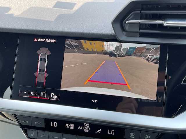 アウディ Ａ３ セダン 40TFSI クワトロ アドバンスド 青森県 2022(令4)年 0.6万km グレイシアホワイトメタリック 4WD/黒レザーシート/前後ドラレコ/ACC/衝突軽減/自動発車・駐車/前後コーナーセンサー/シートヒーター/オートホールド/ブラインドスポット/レーンキープ/純正ナビ/フルセグTV/USB・Bluetooth/Cタイプコネクタ/アイドリングストップ/パドルシフト/ETC2.0/ABS/スペアキー×１/保証書・取説・記録簿