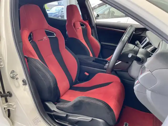 ホンダ シビック タイプR 岐阜県 2019(令1)年 2.8万km チャンピオンシップホワイト ワンオーナー/6速マニュアルシフト/bluetooth/CD/DVD/フルセグテレビ視聴可能ナビ/バックカメラ/ビルトインETC/電動パーキングブレーキ/bremboブレーキキャリパー/無限リアスポイラー/純正フロアマット/純正20インチアルミホイール