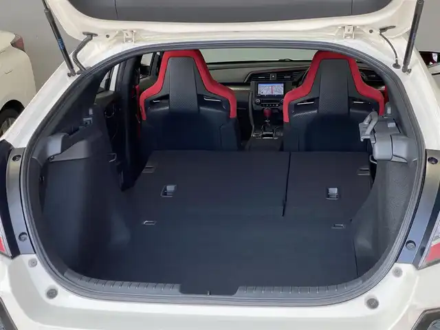 ホンダ シビック タイプR 岐阜県 2019(令1)年 2.8万km チャンピオンシップホワイト ワンオーナー/6速マニュアルシフト/bluetooth/CD/DVD/フルセグテレビ視聴可能ナビ/バックカメラ/ビルトインETC/電動パーキングブレーキ/bremboブレーキキャリパー/無限リアスポイラー/純正フロアマット/純正20インチアルミホイール