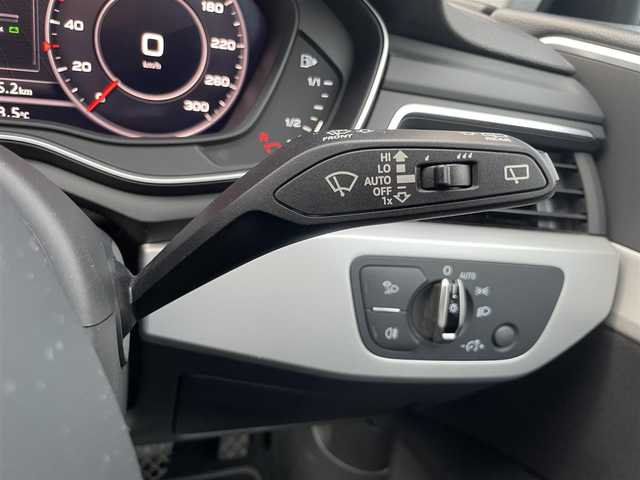 アウディ Ａ４ アバント 2．0 TFSI 東京都 2016(平28)年 2.2万km 白 ワンオーナー/純正ナビ/　DVD/CD/Bluetooth/フルセグTV/バックカメラ/アダプティブクルーズコントロール/プレセンスシティ/アクティブレーンアシスト/マトリクスLEDヘッドライトパッケージ/オートライト/パワーバックドア/パワーシート/純正17インチアルミホイール/パドルシフト/ステアリングスイッチ/電動格納ミラー/ウインカーミラー/横すべり防止/アイドリングストップ/フロアマット/スペアキー/保証書/取扱説明書