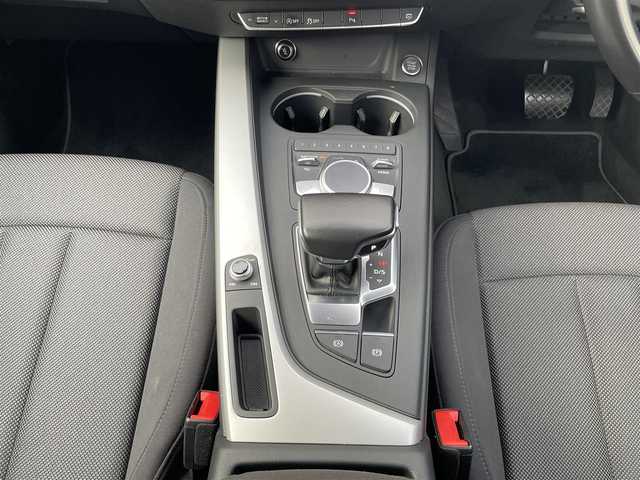 アウディ Ａ４ アバント 2．0 TFSI 東京都 2016(平28)年 2.2万km 白 ワンオーナー/純正ナビ/　DVD/CD/Bluetooth/フルセグTV/バックカメラ/アダプティブクルーズコントロール/プレセンスシティ/アクティブレーンアシスト/マトリクスLEDヘッドライトパッケージ/オートライト/パワーバックドア/パワーシート/純正17インチアルミホイール/パドルシフト/ステアリングスイッチ/電動格納ミラー/ウインカーミラー/横すべり防止/アイドリングストップ/フロアマット/スペアキー/保証書/取扱説明書