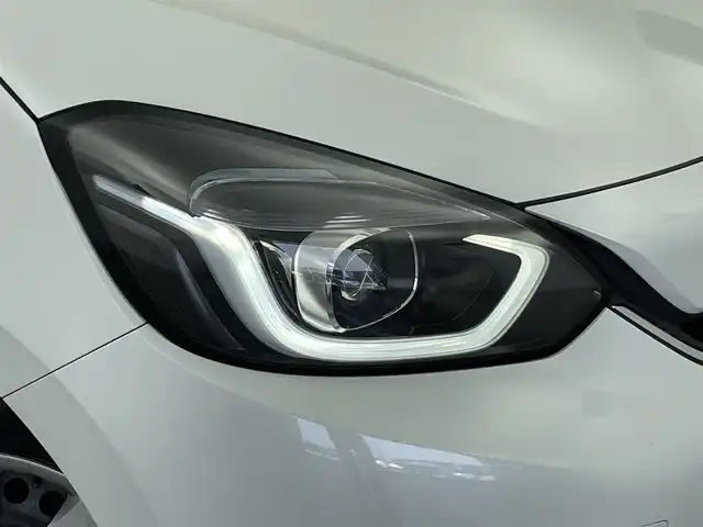 ホンダ フィット e:HEVホーム 群馬県 2022(令4)年 6.1万km プラチナホワイトパール 純正７インチナビ　バックカメラ　アダプティブクルーズコントロール　ＬＥＤライト　ＡＨＢ　ハーフレザーシート　ステアリングリモコン　走行運転支援　オートブレーキホールド　スマートキー　ＥＴＣ　禁煙