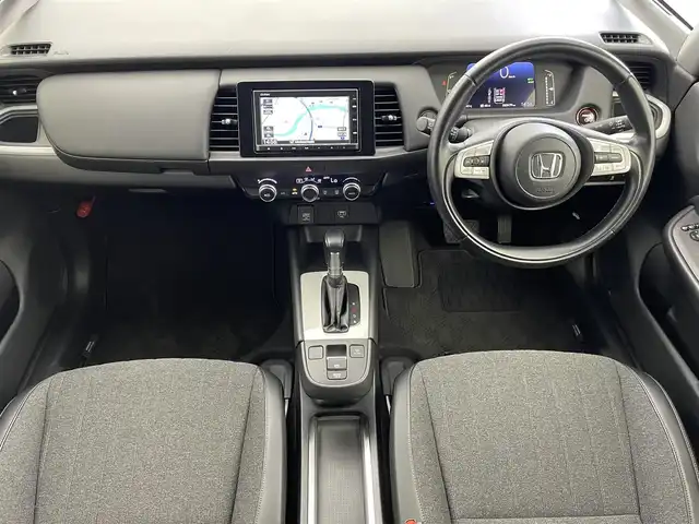 ホンダ フィット e:HEVホーム 群馬県 2022(令4)年 6.1万km プラチナホワイトパール 純正７インチナビ　バックカメラ　アダプティブクルーズコントロール　ＬＥＤライト　ＡＨＢ　ハーフレザーシート　ステアリングリモコン　走行運転支援　オートブレーキホールド　スマートキー　ＥＴＣ　禁煙