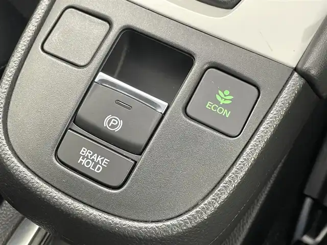 ホンダ フィット e:HEVホーム 群馬県 2022(令4)年 6.1万km プラチナホワイトパール 純正７インチナビ　バックカメラ　アダプティブクルーズコントロール　ＬＥＤライト　ＡＨＢ　ハーフレザーシート　ステアリングリモコン　走行運転支援　オートブレーキホールド　スマートキー　ＥＴＣ　禁煙