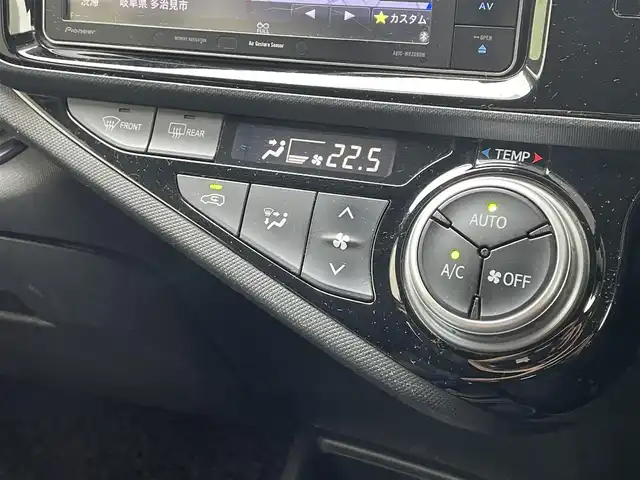 トヨタ アクア S 岐阜県 2014(平26)年 8.3万km ライムホワイトパールクリスタルシャイン (株)IDOMが運営する【じしゃロン多治見店】の自社ローン専用車両になります。こちらは現金またはオートローンご利用時の価格です。自社ローンご希望の方は別途その旨お申付け下さい。/社外７インチナビ/　（Bluetooth/DVD/フルセグ）/バックカメラ/ETC/オートライト