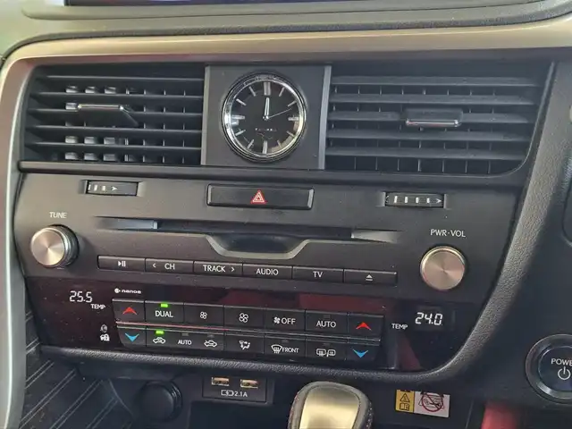 レクサス ＲＸ 450h Fスポーツ 大阪府 2020(令2)年 8.9万km ホワイトノーヴァガラスフレーク /禁煙車//ワンオーナー//サンルーフ//ヘッドアップディスプレイ//ステアリングヒーター//衝突被害軽減ブレーキ//純正HDDナビ//Bluetooth/CD/DVD/USB//AppleCarPlay/AndoroidAuto//全方位カメラ/フルセグテレビ//後席モニター【SumaMoni.Aj】//アダクティブクルーズコントロール//全席パワーシート/赤革レザーシート//全席シートヒーター/前席エアシート//電動リアゲート//ドアエッジプロテクター//社外ラゲージマット//ブラインドスポットモニター//ETC2.0