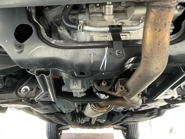 日産 エクストレイル G e－4ORCE 滋賀県 2024(令6)年 2.4万km ブリリアントホワイトパール/スーパーブラック 2トーン サンルーフ/BOSEサウンド/冬タイヤ積込/純正12.3インチディスプレイオーディオ/（AM/FM/フルセグ/Bluetooth/USB）/ビルトインETC2.0/アラウンドビューモニター/バックカメラ/踏み間違い防止アシスト/ブレーキアシスト/プリクラッシュブレーキアシスト/ヒルスタート（坂道発進）アシスト/前方衝突防止支援システム/後側方衝突防止支援システム/TCS（トラクションコントロールシステム）/VDC（ビークルダイナミクスコントロール）/レーンキープアシスト/車間自動制御システム	/ASCD（オートスピードコントロール装置）/ABS（アンチロックブレーキシステム）/インテリジェントパーキングアシスト/バックビューモニター/サイドブラインドモニター/コーナー・バックセンサー（ソナー）/標識検知機能/運転席・助手席シートヒーター/電動格納ミラー/電子パーキング/ブレーキホールド/ステアリングスイッチ/ステアリングヒーター/オートライト/LEDヘッドライト/フロントフォグ/フルオートエアコン/USB端子/プッシュスタート/スマートキー/純正フロアマット
