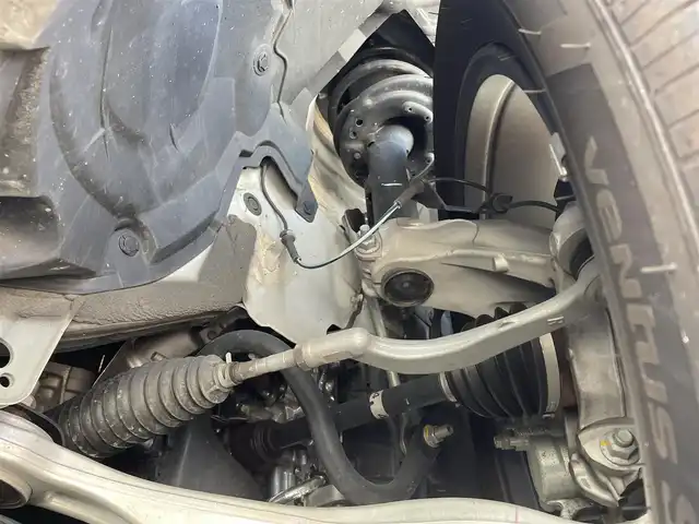 日産 エクストレイル G e－4ORCE 滋賀県 2024(令6)年 2.4万km ブリリアントホワイトパール/スーパーブラック 2トーン サンルーフ/BOSEサウンド/冬タイヤ積込/純正12.3インチディスプレイオーディオ/（AM/FM/フルセグ/Bluetooth/USB）/ビルトインETC2.0/アラウンドビューモニター/バックカメラ/踏み間違い防止アシスト/ブレーキアシスト/プリクラッシュブレーキアシスト/ヒルスタート（坂道発進）アシスト/前方衝突防止支援システム/後側方衝突防止支援システム/TCS（トラクションコントロールシステム）/VDC（ビークルダイナミクスコントロール）/レーンキープアシスト/車間自動制御システム	/ASCD（オートスピードコントロール装置）/ABS（アンチロックブレーキシステム）/インテリジェントパーキングアシスト/バックビューモニター/サイドブラインドモニター/コーナー・バックセンサー（ソナー）/標識検知機能/運転席・助手席シートヒーター/電動格納ミラー/電子パーキング/ブレーキホールド/ステアリングスイッチ/ステアリングヒーター/オートライト/LEDヘッドライト/フロントフォグ/フルオートエアコン/USB端子/プッシュスタート/スマートキー/純正フロアマット