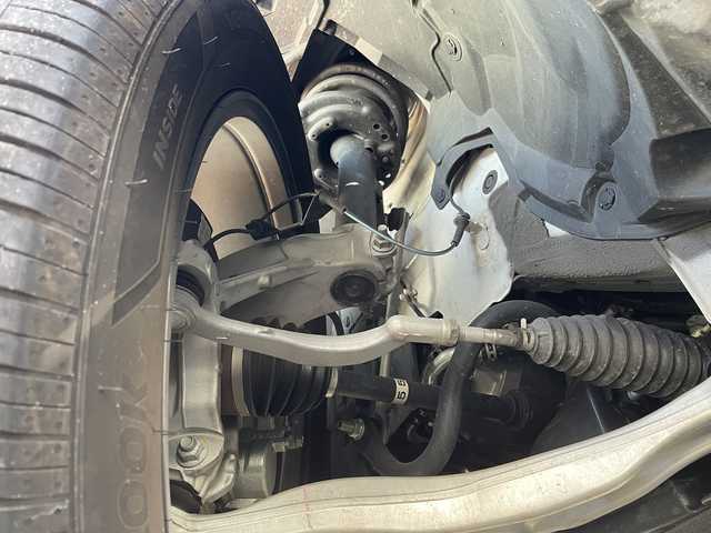 日産 エクストレイル G e－4ORCE 滋賀県 2024(令6)年 2.4万km ブリリアントホワイトパール/スーパーブラック 2トーン サンルーフ/BOSEサウンド/冬タイヤ積込/純正12.3インチディスプレイオーディオ/（AM/FM/フルセグ/Bluetooth/USB）/ビルトインETC2.0/アラウンドビューモニター/バックカメラ/踏み間違い防止アシスト/ブレーキアシスト/プリクラッシュブレーキアシスト/ヒルスタート（坂道発進）アシスト/前方衝突防止支援システム/後側方衝突防止支援システム/TCS（トラクションコントロールシステム）/VDC（ビークルダイナミクスコントロール）/レーンキープアシスト/車間自動制御システム	/ASCD（オートスピードコントロール装置）/ABS（アンチロックブレーキシステム）/インテリジェントパーキングアシスト/バックビューモニター/サイドブラインドモニター/コーナー・バックセンサー（ソナー）/標識検知機能/運転席・助手席シートヒーター/電動格納ミラー/電子パーキング/ブレーキホールド/ステアリングスイッチ/ステアリングヒーター/オートライト/LEDヘッドライト/フロントフォグ/フルオートエアコン/USB端子/プッシュスタート/スマートキー/純正フロアマット