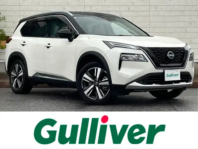日産 エクストレイル G e－4ORCE 滋賀県 2024(令6)年 2.4万km ブリリアントホワイトパール/スーパーブラック 2トーン サンルーフ/BOSEサウンド/冬タイヤ積込/純正12.3インチディスプレイオーディオ/（AM/FM/フルセグ/Bluetooth/USB）/ビルトインETC2.0/アラウンドビューモニター/バックカメラ/踏み間違い防止アシスト/ブレーキアシスト/プリクラッシュブレーキアシスト/ヒルスタート（坂道発進）アシスト/前方衝突防止支援システム/後側方衝突防止支援システム/TCS（トラクションコントロールシステム）/VDC（ビークルダイナミクスコントロール）/レーンキープアシスト/車間自動制御システム	/ASCD（オートスピードコントロール装置）/ABS（アンチロックブレーキシステム）/インテリジェントパーキングアシスト/バックビューモニター/サイドブラインドモニター/コーナー・バックセンサー（ソナー）/標識検知機能/運転席・助手席シートヒーター/電動格納ミラー/電子パーキング/ブレーキホールド/ステアリングスイッチ/ステアリングヒーター/オートライト/LEDヘッドライト/フロントフォグ/フルオートエアコン/USB端子/プッシュスタート/スマートキー/純正フロアマット