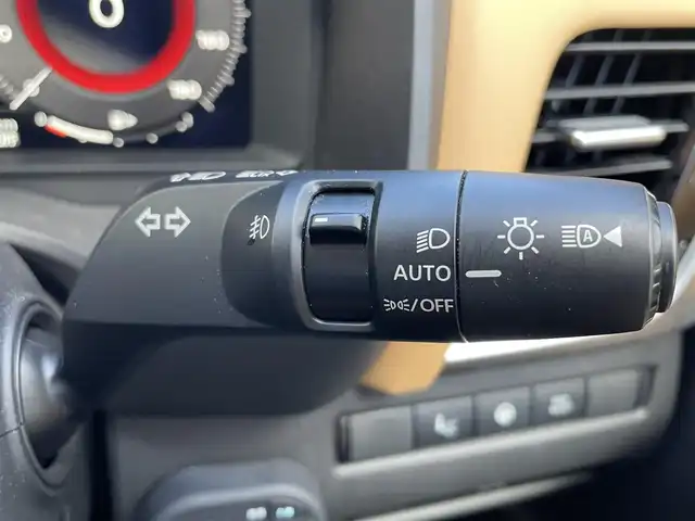 日産 エクストレイル G e－4ORCE 滋賀県 2024(令6)年 2.4万km ブリリアントホワイトパール/スーパーブラック 2トーン サンルーフ/BOSEサウンド/冬タイヤ積込/純正12.3インチディスプレイオーディオ/（AM/FM/フルセグ/Bluetooth/USB）/ビルトインETC2.0/アラウンドビューモニター/バックカメラ/踏み間違い防止アシスト/ブレーキアシスト/プリクラッシュブレーキアシスト/ヒルスタート（坂道発進）アシスト/前方衝突防止支援システム/後側方衝突防止支援システム/TCS（トラクションコントロールシステム）/VDC（ビークルダイナミクスコントロール）/レーンキープアシスト/車間自動制御システム	/ASCD（オートスピードコントロール装置）/ABS（アンチロックブレーキシステム）/インテリジェントパーキングアシスト/バックビューモニター/サイドブラインドモニター/コーナー・バックセンサー（ソナー）/標識検知機能/運転席・助手席シートヒーター/電動格納ミラー/電子パーキング/ブレーキホールド/ステアリングスイッチ/ステアリングヒーター/オートライト/LEDヘッドライト/フロントフォグ/フルオートエアコン/USB端子/プッシュスタート/スマートキー/純正フロアマット