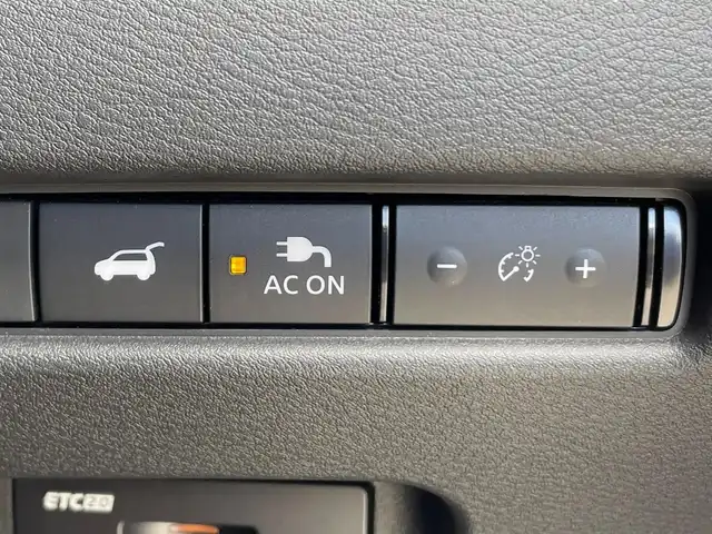 日産 エクストレイル G e－4ORCE 滋賀県 2024(令6)年 2.4万km ブリリアントホワイトパール/スーパーブラック 2トーン サンルーフ/BOSEサウンド/冬タイヤ積込/純正12.3インチディスプレイオーディオ/（AM/FM/フルセグ/Bluetooth/USB）/ビルトインETC2.0/アラウンドビューモニター/バックカメラ/踏み間違い防止アシスト/ブレーキアシスト/プリクラッシュブレーキアシスト/ヒルスタート（坂道発進）アシスト/前方衝突防止支援システム/後側方衝突防止支援システム/TCS（トラクションコントロールシステム）/VDC（ビークルダイナミクスコントロール）/レーンキープアシスト/車間自動制御システム	/ASCD（オートスピードコントロール装置）/ABS（アンチロックブレーキシステム）/インテリジェントパーキングアシスト/バックビューモニター/サイドブラインドモニター/コーナー・バックセンサー（ソナー）/標識検知機能/運転席・助手席シートヒーター/電動格納ミラー/電子パーキング/ブレーキホールド/ステアリングスイッチ/ステアリングヒーター/オートライト/LEDヘッドライト/フロントフォグ/フルオートエアコン/USB端子/プッシュスタート/スマートキー/純正フロアマット