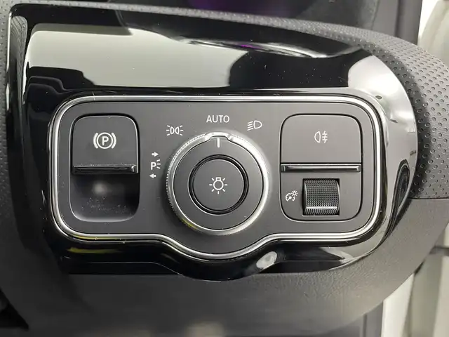 メルセデス・ベンツ Ｍ・ベンツ ＣＬＡ２００ｄ シューティングブレーク 愛知県 2021(令3)年 6.8万km ポーラホワイト ワンオーナー/純正10．25インチナビ/【Bluetooth/フルセグTV/USB/AM/FM】/パワーテールゲート/バックカメラ/アダクティブコントロール/パークトロニック/レーダーセーフティパッケージ/・アダプティブディスタンスアシストディストロニック/・自動再発進機能/・アクティブブレーキアシスト/・緊急回避補助システム/・渋滞時緊急ブレーキ機能/・アクティブブラインドスポットアシスト/・アクティブレーンキーピングアシスト/・アクティブレーンチェンジングアシスト/・アクティブエマージェンシーストップアシスト/アイドリングストップ/パドルシフト/パワーシート/シートヒーター/ハーフレザーシート/メモリーシート/前後ドライブレコーダー/純正フロアマット/純正18インチアルミホイール/電動格納ミラー/LEDオートライト