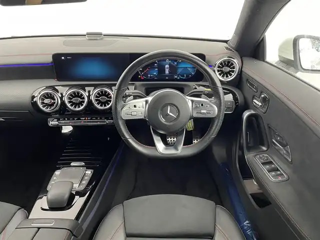 メルセデス・ベンツ Ｍ・ベンツ ＣＬＡ２００ｄ シューティングブレーク 愛知県 2021(令3)年 6.8万km ポーラホワイト ワンオーナー/純正10．25インチナビ/【Bluetooth/フルセグTV/USB/AM/FM】/パワーテールゲート/バックカメラ/アダクティブコントロール/パークトロニック/レーダーセーフティパッケージ/・アダプティブディスタンスアシストディストロニック/・自動再発進機能/・アクティブブレーキアシスト/・緊急回避補助システム/・渋滞時緊急ブレーキ機能/・アクティブブラインドスポットアシスト/・アクティブレーンキーピングアシスト/・アクティブレーンチェンジングアシスト/・アクティブエマージェンシーストップアシスト/アイドリングストップ/パドルシフト/パワーシート/シートヒーター/ハーフレザーシート/メモリーシート/前後ドライブレコーダー/純正フロアマット/純正18インチアルミホイール/電動格納ミラー/LEDオートライト