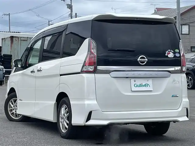 日産 セレナ ハイウェイスター 道央・札幌 2017(平29)年 11.4万km ブリリアントホワイトパール ４WD/ワンオーナー/純正ディーラーOPナビ/CD/DVD/BT/フルセグ/横滑り防止装置/クルーズコントロール/バックカメラ/ビルトインETC/ドライブレコーダー/アイドリングストップ/ECOMODE/両側パワースライドドア/革巻きステアリング/ステアリングリモコン/プッシュスタート/スマートキー/LEDヘッドライト/オートライト/フォグランプ/電動格納ミラー/ウィンカーミラー/純正フロアマット/ドアバイザー