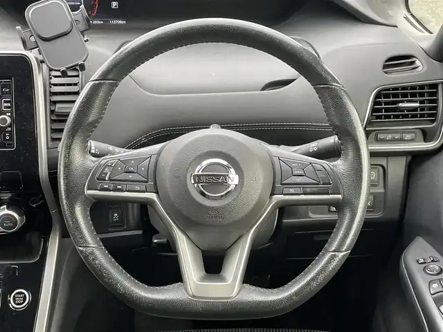 日産 セレナ ハイウェイスター 道央・札幌 2017(平29)年 11.4万km ブリリアントホワイトパール ４WD/ワンオーナー/純正ディーラーOPナビ/CD/DVD/BT/フルセグ/横滑り防止装置/クルーズコントロール/バックカメラ/ビルトインETC/ドライブレコーダー/アイドリングストップ/ECOMODE/両側パワースライドドア/革巻きステアリング/ステアリングリモコン/プッシュスタート/スマートキー/LEDヘッドライト/オートライト/フォグランプ/電動格納ミラー/ウィンカーミラー/純正フロアマット/ドアバイザー