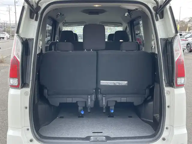 日産 セレナ ハイウェイスター 道央・札幌 2017(平29)年 11.4万km ブリリアントホワイトパール ４WD/ワンオーナー/純正ディーラーOPナビ/CD/DVD/BT/フルセグ/横滑り防止装置/クルーズコントロール/バックカメラ/ビルトインETC/ドライブレコーダー/アイドリングストップ/ECOMODE/両側パワースライドドア/革巻きステアリング/ステアリングリモコン/プッシュスタート/スマートキー/LEDヘッドライト/オートライト/フォグランプ/電動格納ミラー/ウィンカーミラー/純正フロアマット/ドアバイザー