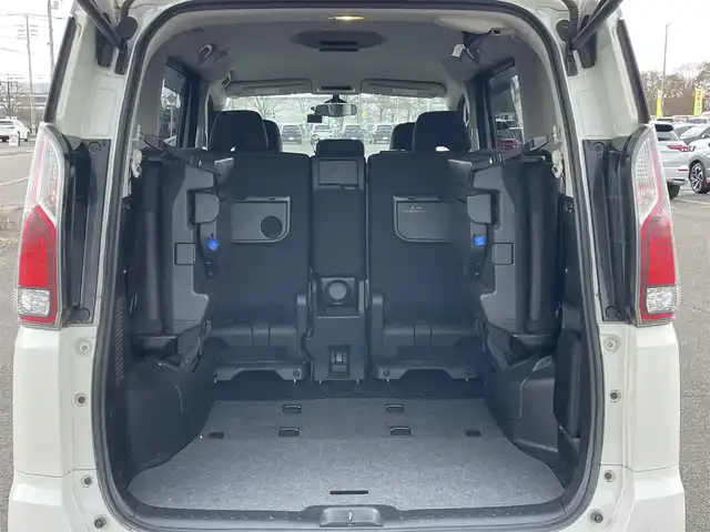 日産 セレナ ハイウェイスター 道央・札幌 2017(平29)年 11.4万km ブリリアントホワイトパール ４WD/ワンオーナー/純正ディーラーOPナビ/CD/DVD/BT/フルセグ/横滑り防止装置/クルーズコントロール/バックカメラ/ビルトインETC/ドライブレコーダー/アイドリングストップ/ECOMODE/両側パワースライドドア/革巻きステアリング/ステアリングリモコン/プッシュスタート/スマートキー/LEDヘッドライト/オートライト/フォグランプ/電動格納ミラー/ウィンカーミラー/純正フロアマット/ドアバイザー