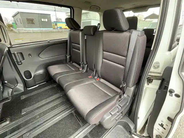 日産 セレナ ハイウェイスター 道央・札幌 2017(平29)年 11.4万km ブリリアントホワイトパール ４WD/ワンオーナー/純正ディーラーOPナビ/CD/DVD/BT/フルセグ/横滑り防止装置/クルーズコントロール/バックカメラ/ビルトインETC/ドライブレコーダー/アイドリングストップ/ECOMODE/両側パワースライドドア/革巻きステアリング/ステアリングリモコン/プッシュスタート/スマートキー/LEDヘッドライト/オートライト/フォグランプ/電動格納ミラー/ウィンカーミラー/純正フロアマット/ドアバイザー