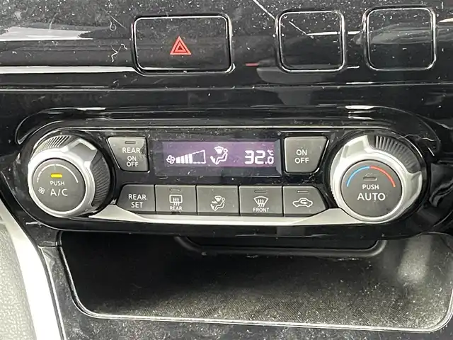 日産 セレナ ハイウェイスター 道央・札幌 2017(平29)年 11.4万km ブリリアントホワイトパール ４WD/ワンオーナー/純正ディーラーOPナビ/CD/DVD/BT/フルセグ/横滑り防止装置/クルーズコントロール/バックカメラ/ビルトインETC/ドライブレコーダー/アイドリングストップ/ECOMODE/両側パワースライドドア/革巻きステアリング/ステアリングリモコン/プッシュスタート/スマートキー/LEDヘッドライト/オートライト/フォグランプ/電動格納ミラー/ウィンカーミラー/純正フロアマット/ドアバイザー